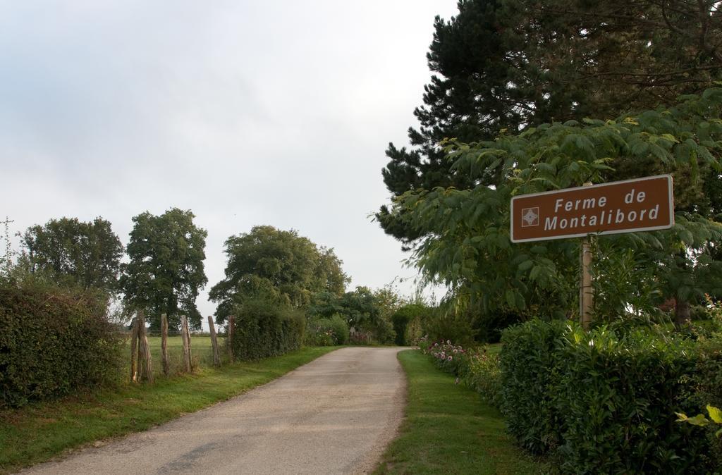 Ferme De Montalibord Villa Vescours Exterior photo